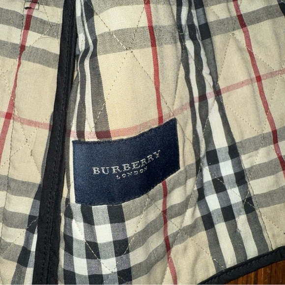Authentic Vintage Burberry Quilted Black Jacket. - Picture 6 of 11